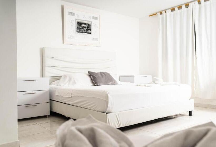 اتاق لوکس سه تخته, Finca Hotel La Quinta De Torrione