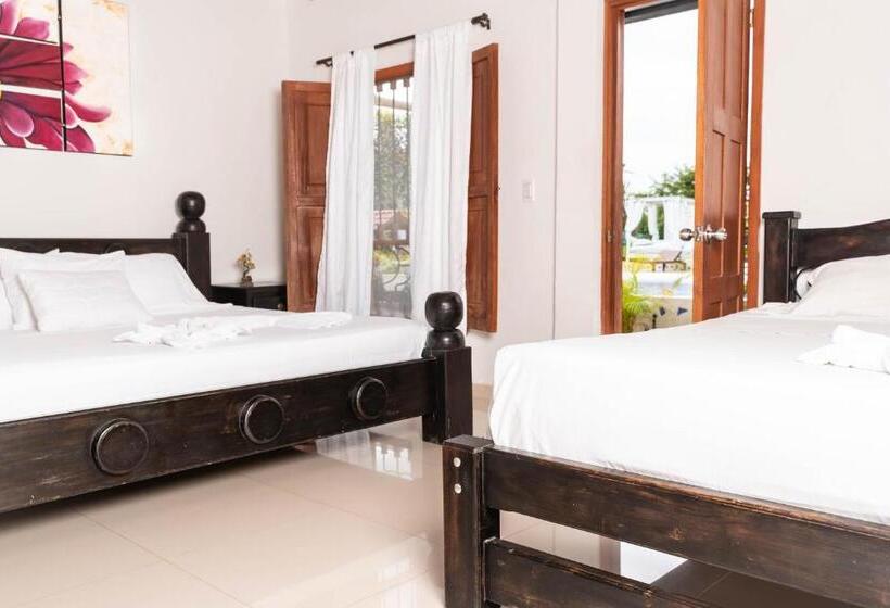 اتاق لوکس سه تخته, Finca Hotel La Quinta De Torrione