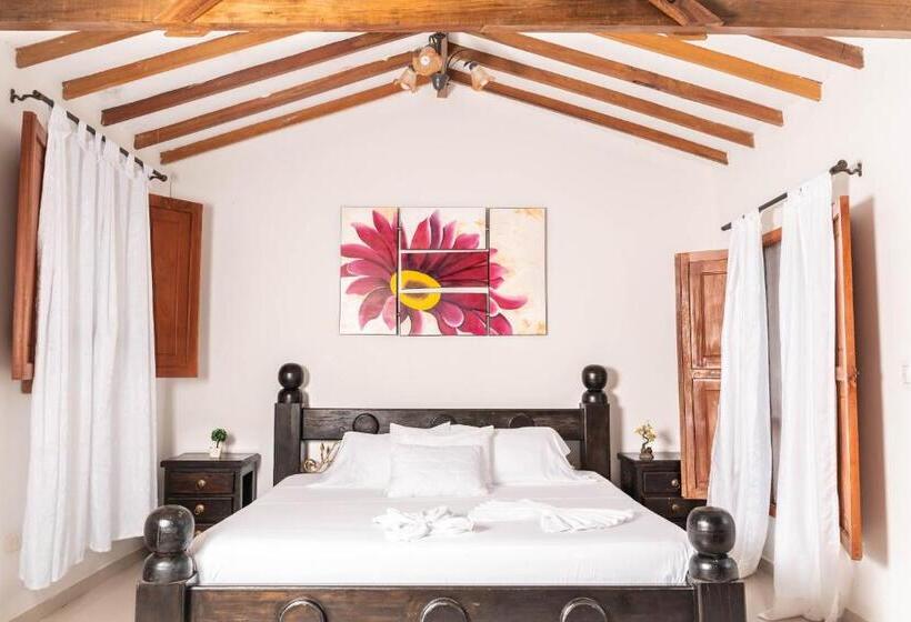 اتاق لوکس سه تخته, Finca Hotel La Quinta De Torrione