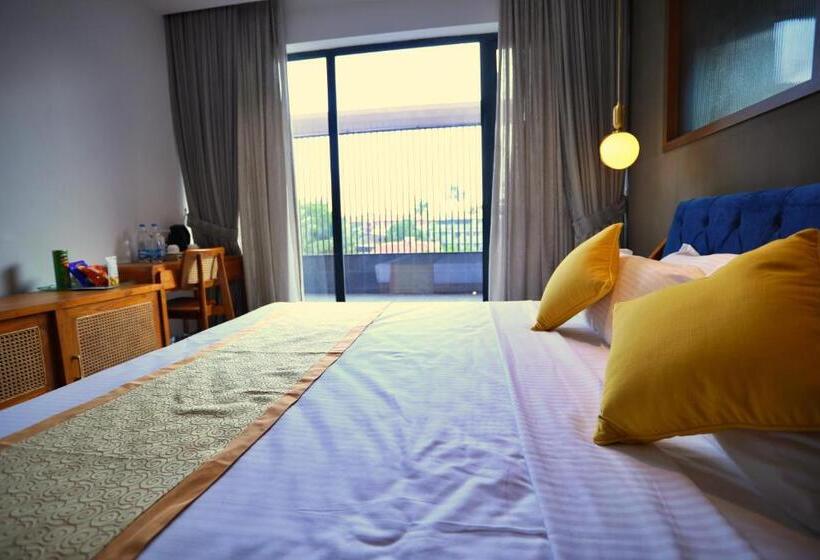 اتاق لوکس, E.05 City Inn