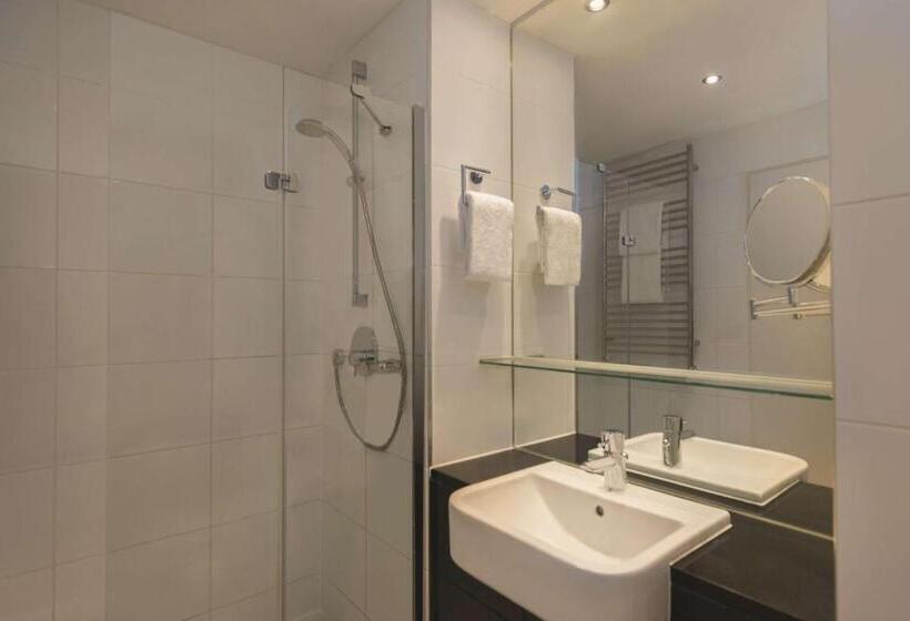 استودیوی استاندارد, Adina Apartment Hotel Berlin Checkpoint Charlie