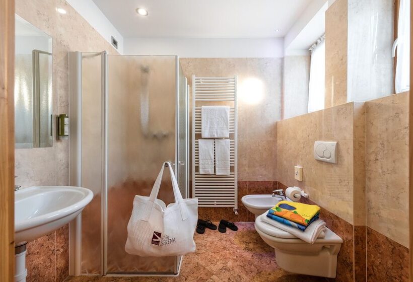 اتاق کلاسیک سه تخته, Family Hotel Serena