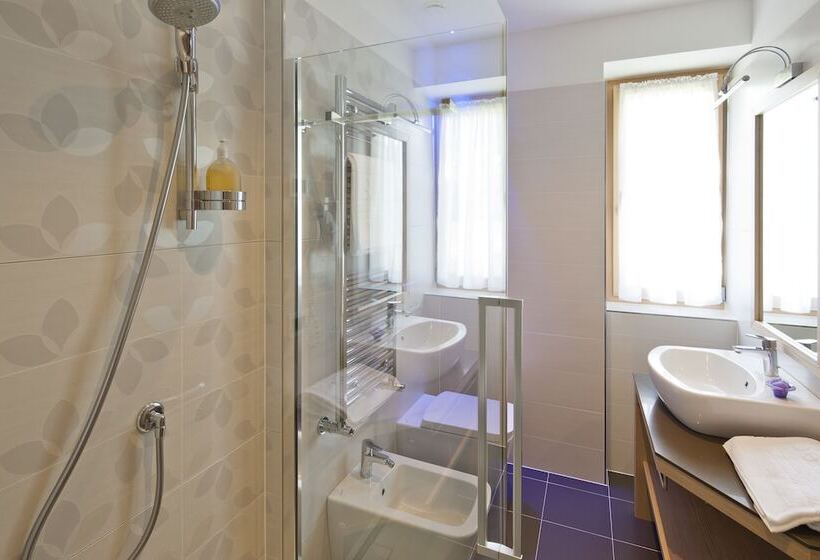سوییت, Family Hotel Serena