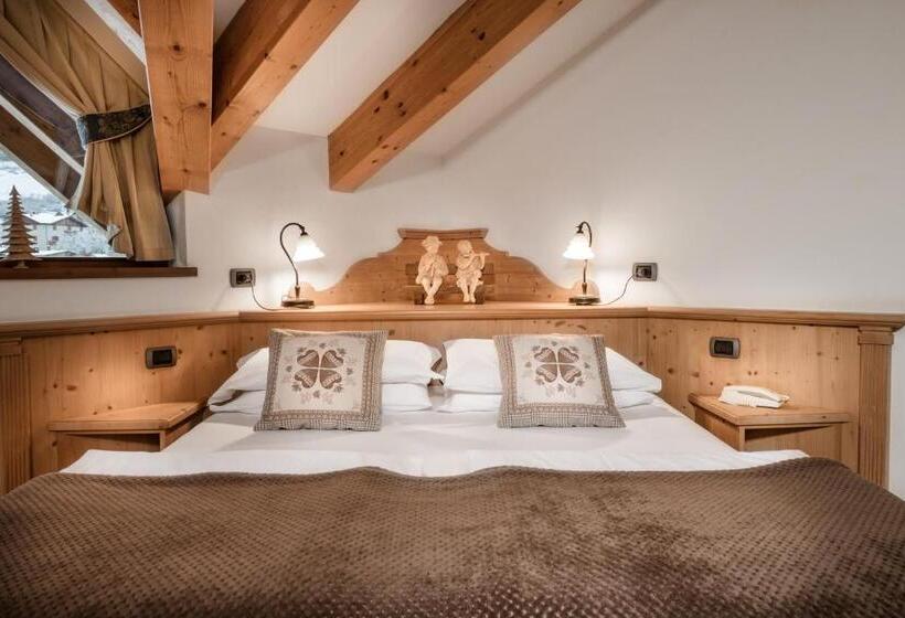 اتاق لوکس با بالکن, Family Hotel Serena