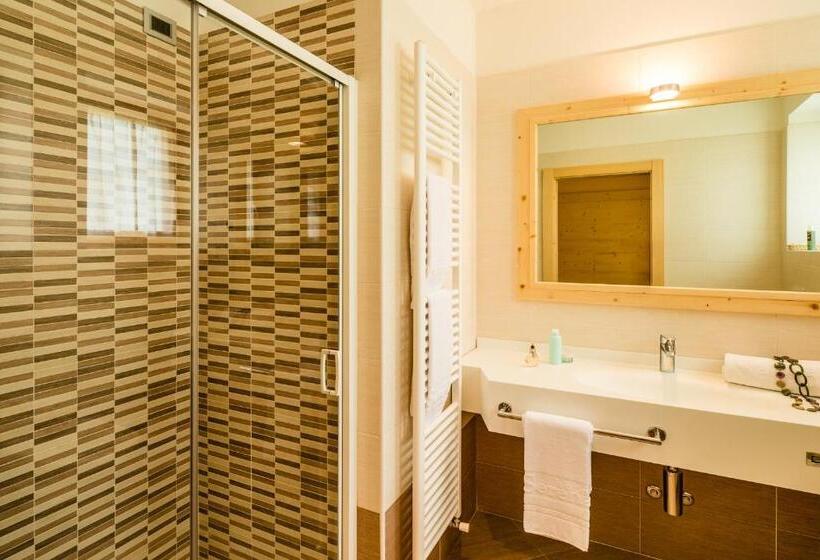 اتاق کلاسیک سه تخته, Family Hotel Serena