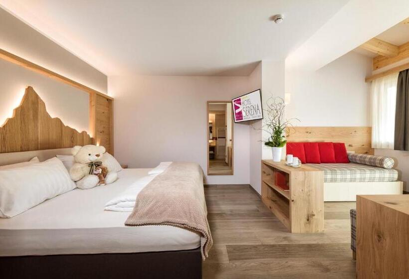 سوئیت جونیور خانوادگی, Family Hotel Serena