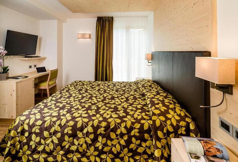 سوییت خانوادگی, Family Hotel Serena
