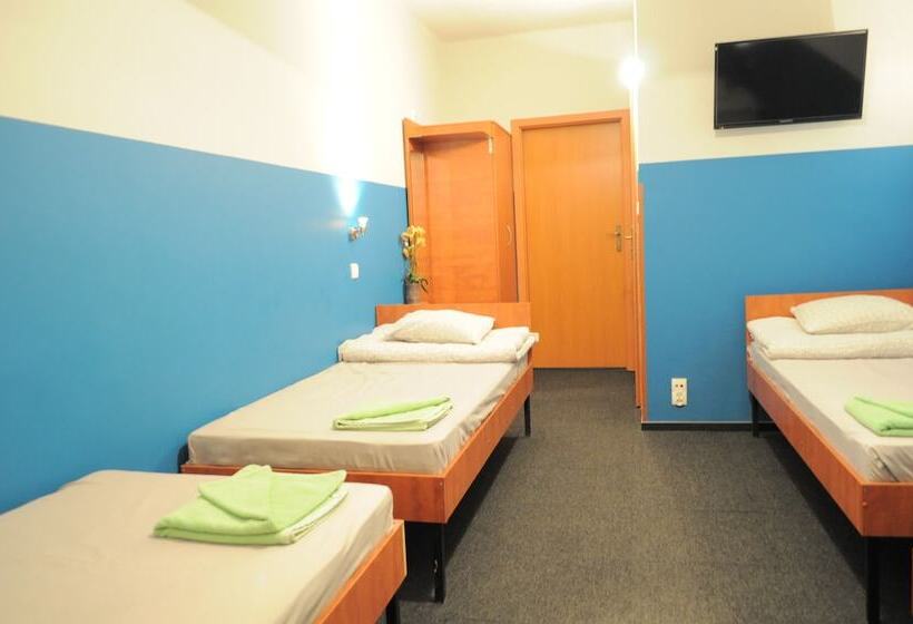 غرفة قياسية رباعية, Freedom Hostel