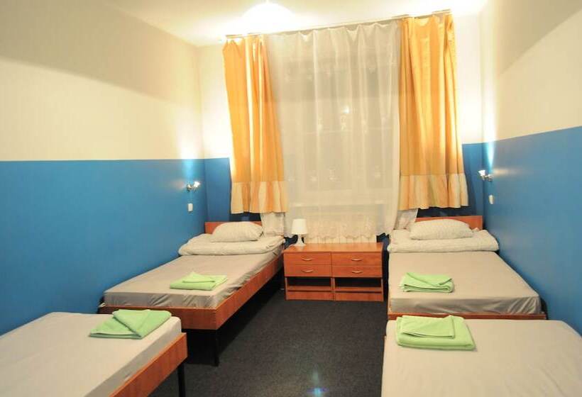 اتاق استاندارد چهار تخته, Freedom Hostel