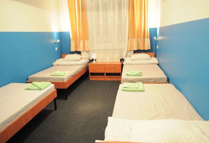 اتاق استاندارد چهار تخته, Freedom Hostel