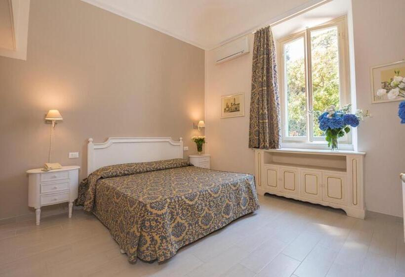 Camera Tripla Standard Vista Giardino, Grand Hotel Villa Parisi