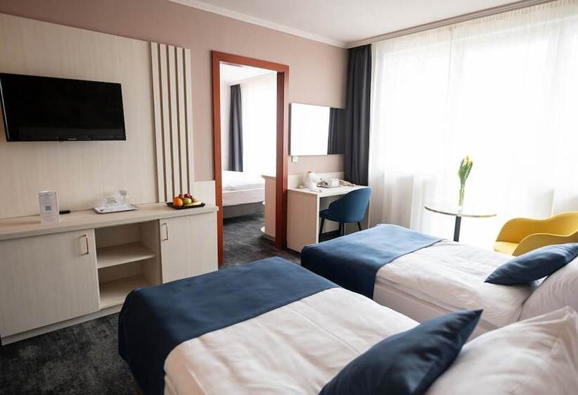 اتاق خانوادگی, Airport Hotel Budapest