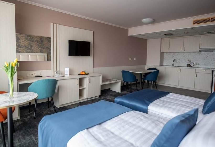 اتاق خانوادگی, Airport Hotel Budapest