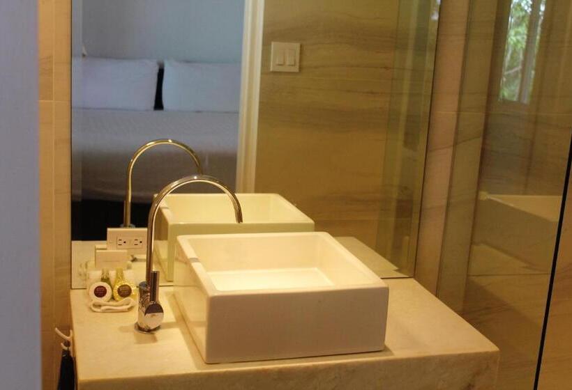 سوییت جونیور, Albrook Inn