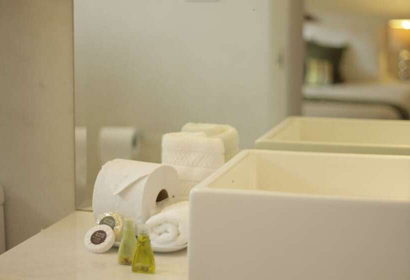 اتاق استاندارد سه نفره, Albrook Inn
