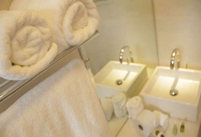 اتاق استاندارد سه نفره, Albrook Inn