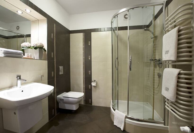 استودیوی استاندارد, Benefis Boutique
