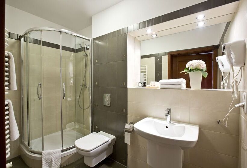 استودیوی استاندارد, Benefis Boutique