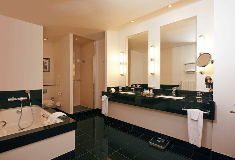 سوییت جونیور, Dukes  Palace Brugge   By Dukes  Hotel Collection