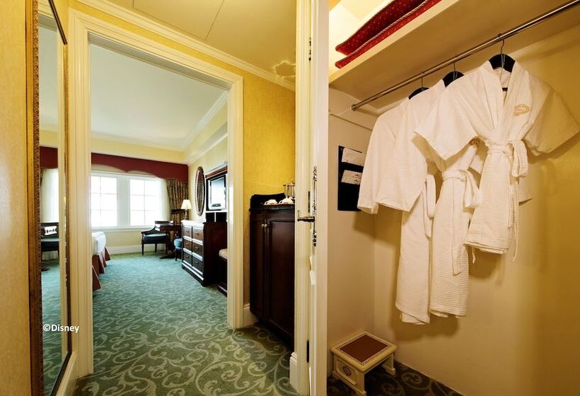 Chambre Standard 2 Lits Doubles, Hong Kong Disneyland