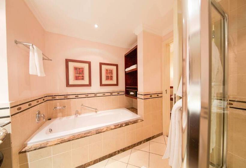 اتاق سوپریور, Kigali Serena