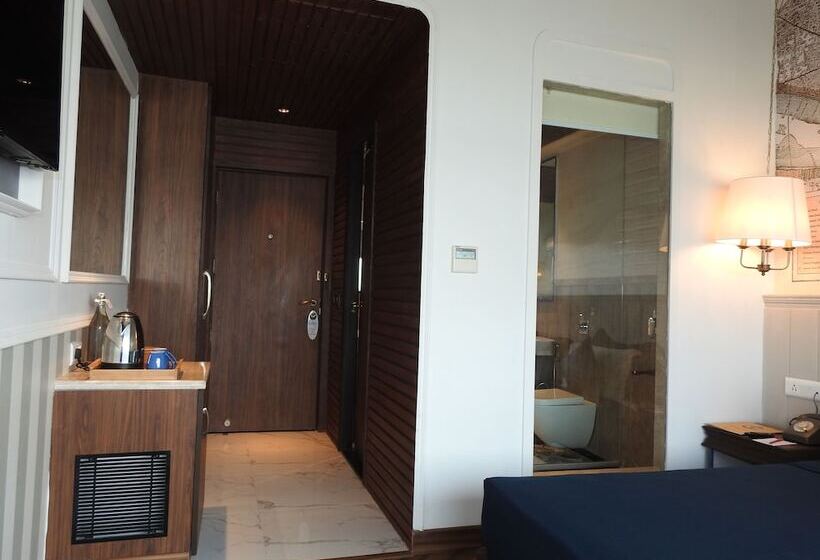 Standard Room, Polo Floatel Kolkata