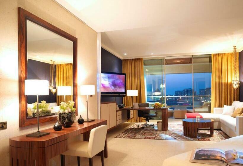 Standard Room, Raffles Dubai