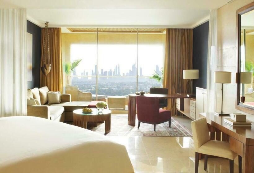 اتاق کلاب, Raffles Dubai