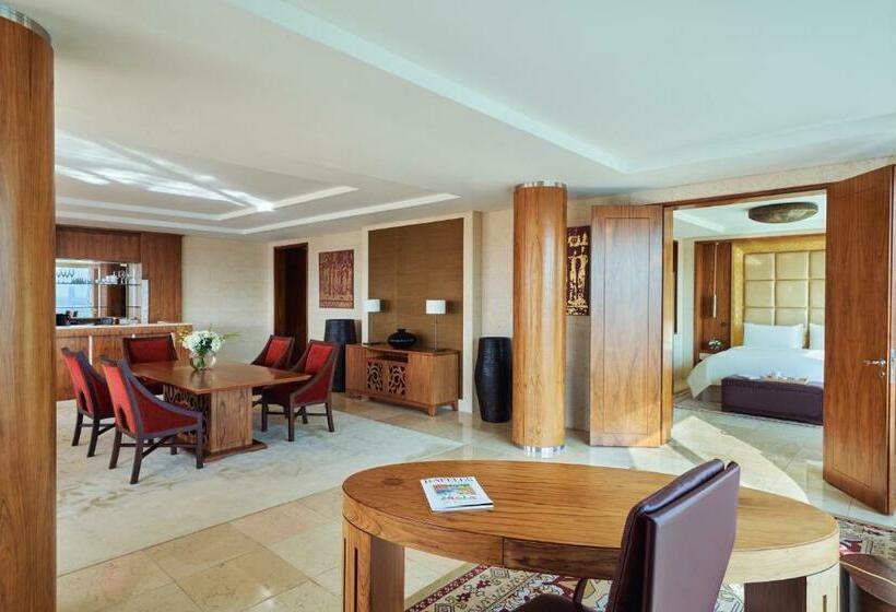 Suite, Raffles Dubai