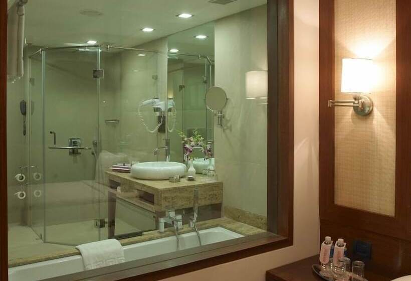 디럭스 룸, Royal Orchid Resort & Convention Centre, Yelahanka Bangalore