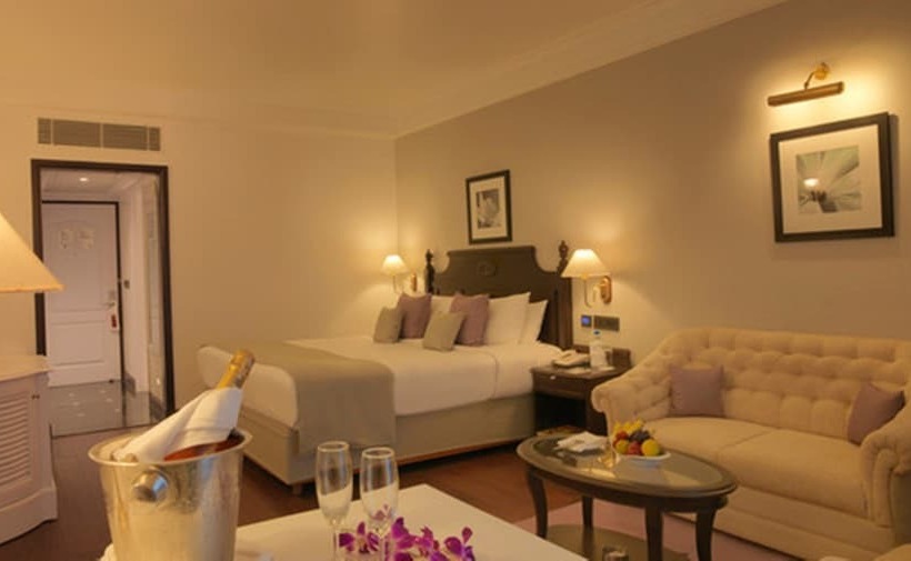 디럭스 룸, Royal Orchid Resort & Convention Centre, Yelahanka Bangalore