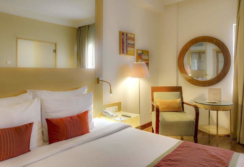 Deluxe Room, The Pride Chennai