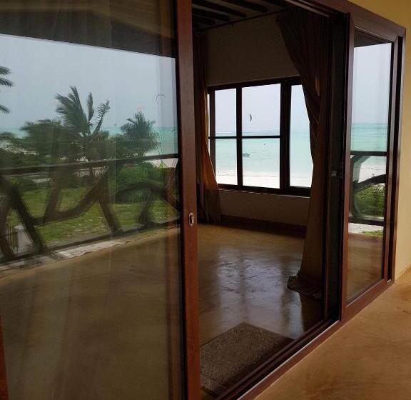 اتاق سه نفره دلوکس با چشم‌انداز دریا, White Sands