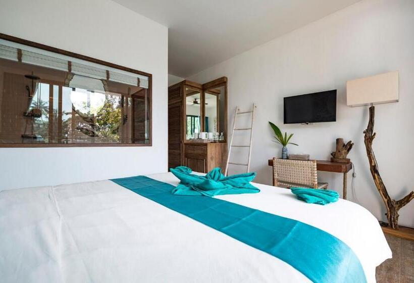 اتاق استاندارد با بالکن و چشم‌انداز دریا, By The Sea Koh Mak Boutique Guesthouse