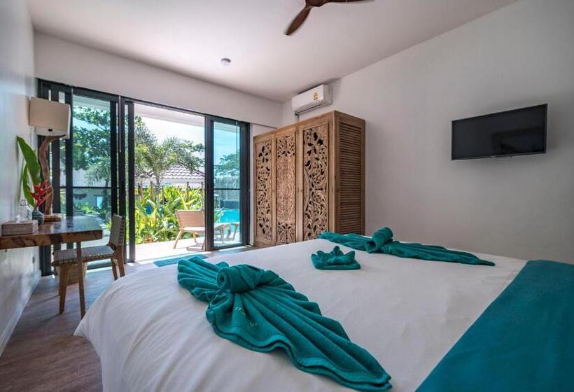 اتاق استاندارد با چشم‌انداز استخر, By The Sea Koh Mak Boutique Guesthouse