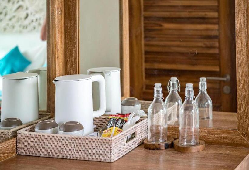 اتاق لوکس با بالکن, By The Sea Koh Mak Boutique Guesthouse