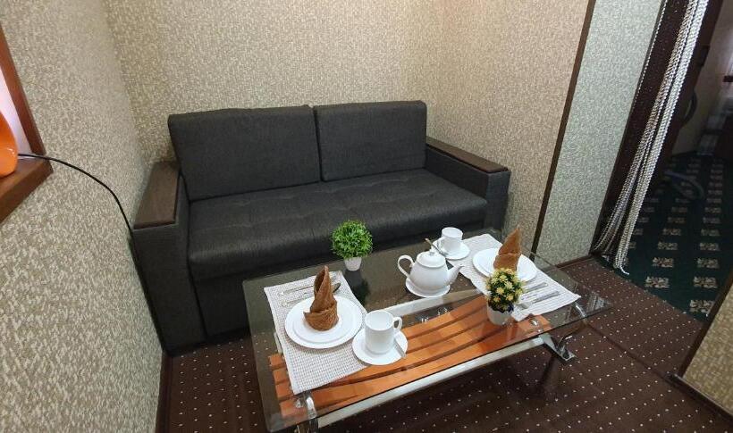 اتاق استاندارد, Status House