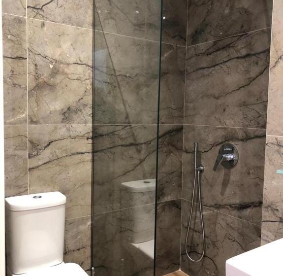 اتاق لوکس با تخت بزرگ, Vial Rooms