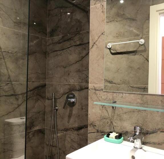 اتاق لوکس با تخت بزرگ, Vial Rooms