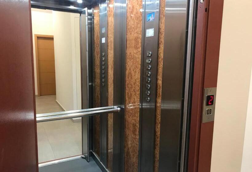 اتاق ساده سه‌ نفره, Vial Rooms
