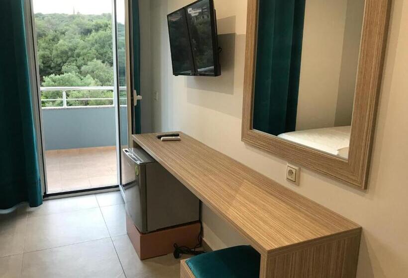اتاق ساده سه‌ نفره, Vial Rooms