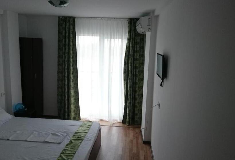 اتاق استاندارد چهارنفره با بالکن, Vila Bordei Verde
