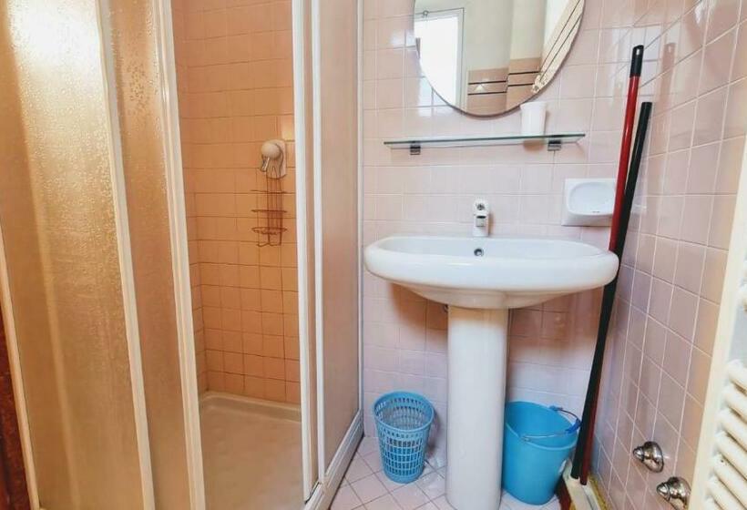 استودیوی استاندارد, Residence Rosa