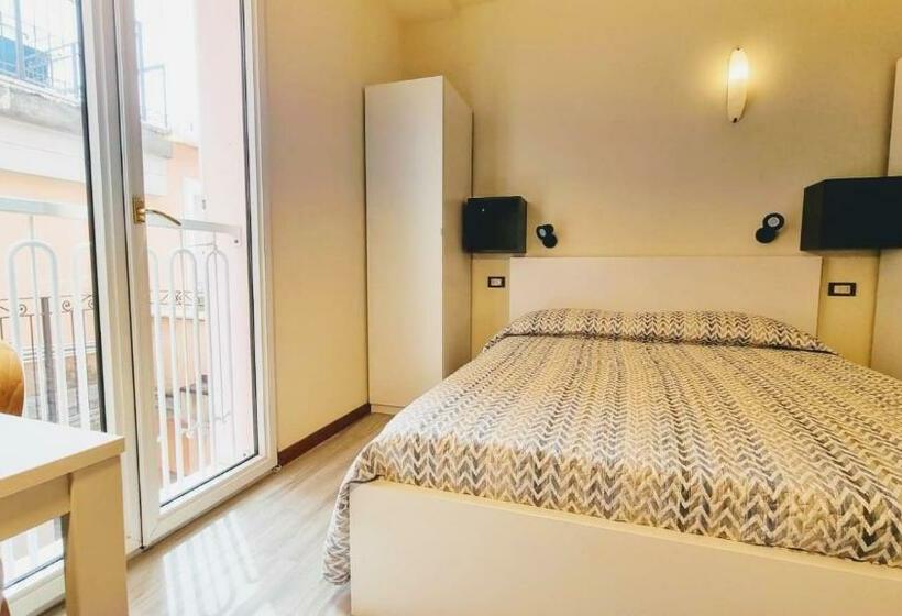 استودیوی استاندارد, Residence Rosa