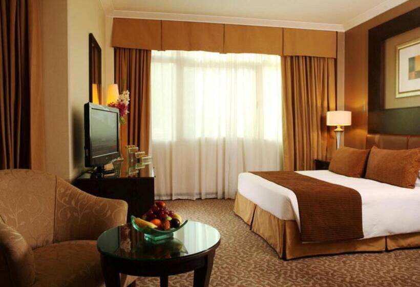 اتاق اجرایی با تخت بزرگ, Swissotel Al Murooj Dubai