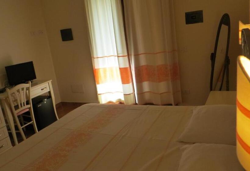 Standard Triple Room, Il Viandante