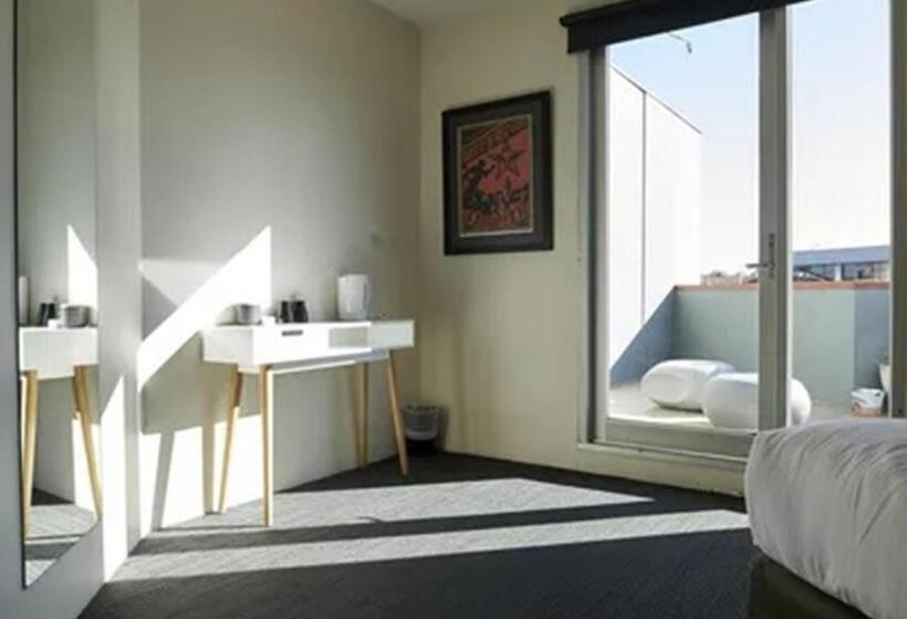 اتاق لوکس, Nomads St Kilda