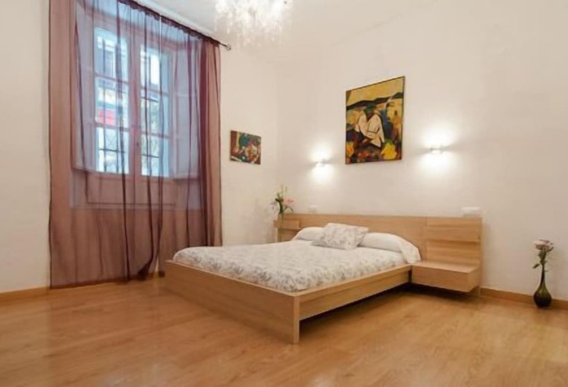 اتاق استاندارد, Un Patio Al Sur