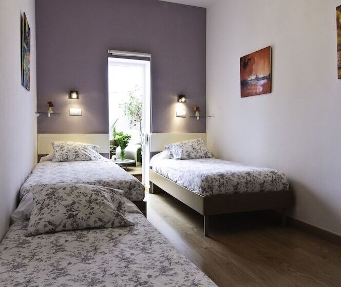 اتاق استاندارد, Un Patio Al Sur