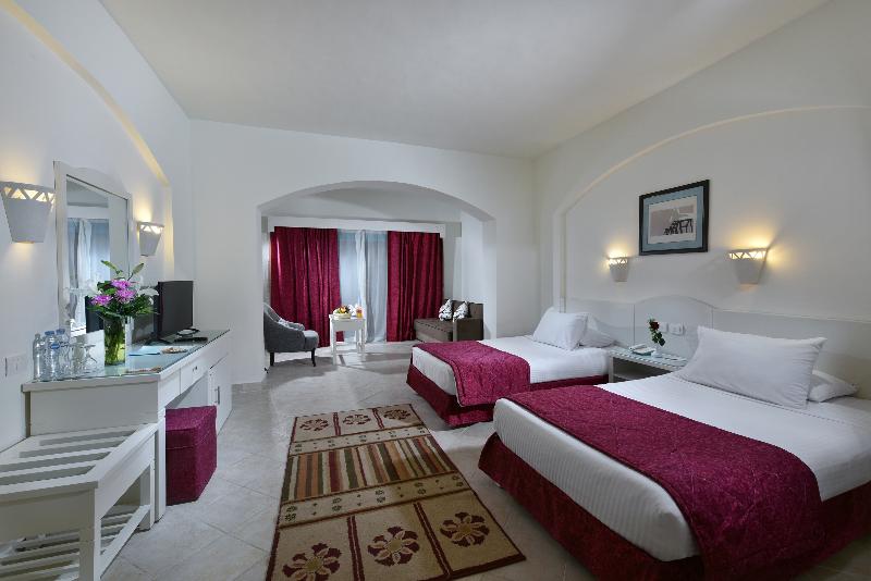 اتاق استاندارد سه تخته با چشم‌انداز استخر, Ux Oriental Coast Marsa Alam